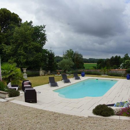 Le Petit Nid Villa Neuille-le-Lierre Ngoại thất bức ảnh