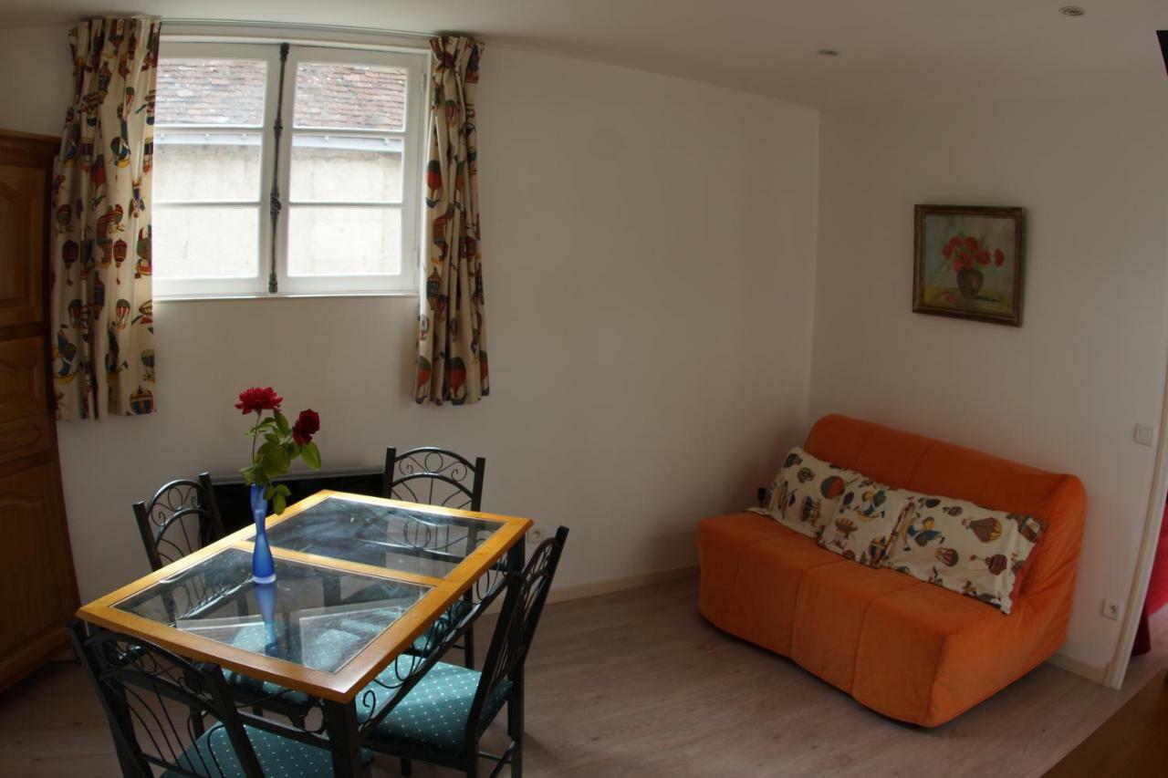 Le Petit Nid Villa Neuille-le-Lierre Ngoại thất bức ảnh